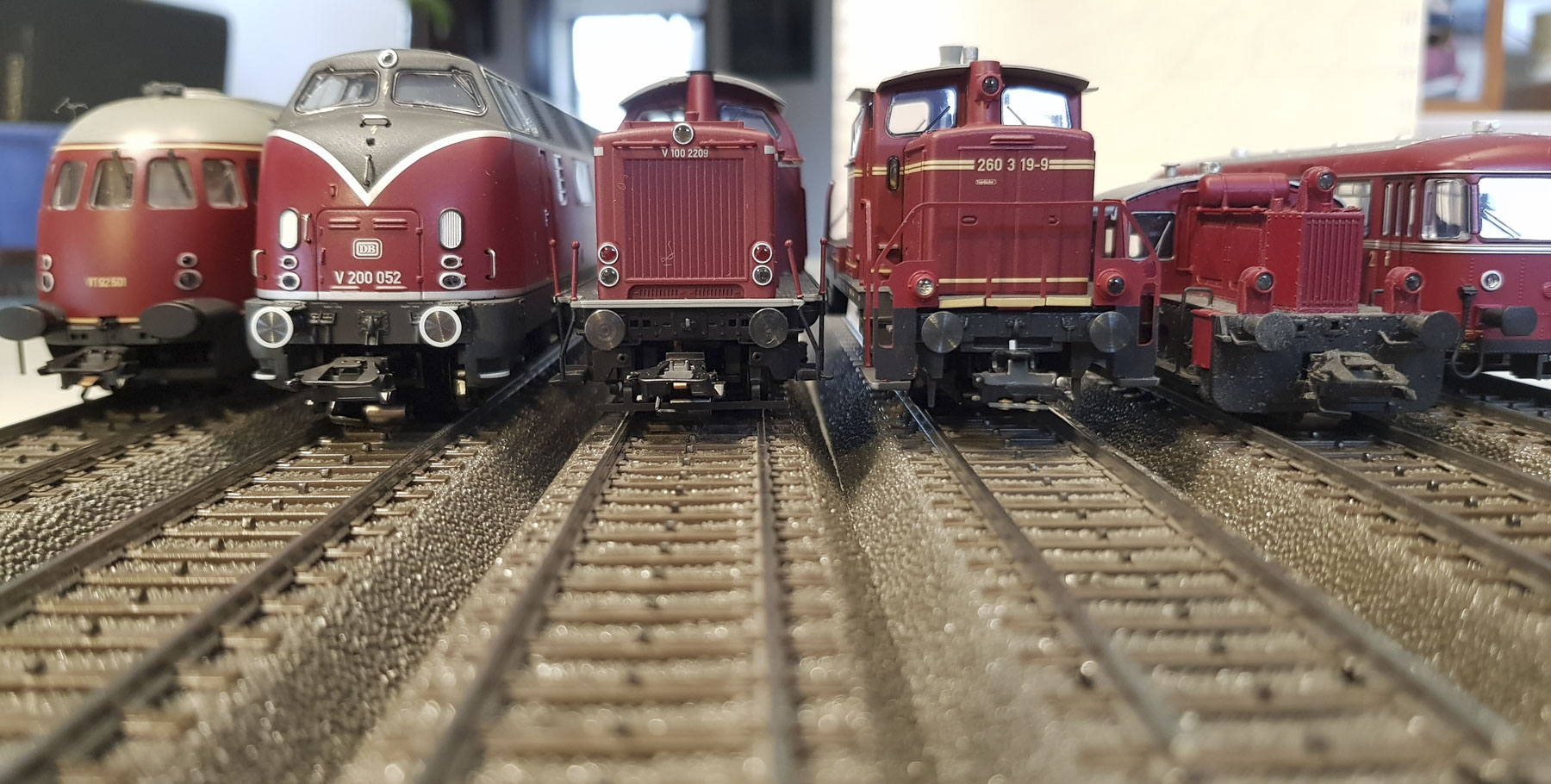 Rote Loks Vogelperspektive flach 1 von 2