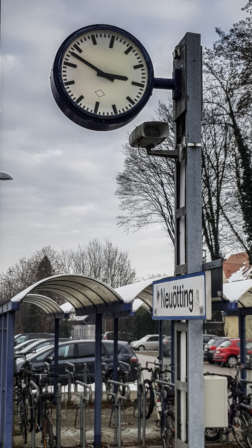railwayfan.de Die Bahn hat an der Uhr gedreht